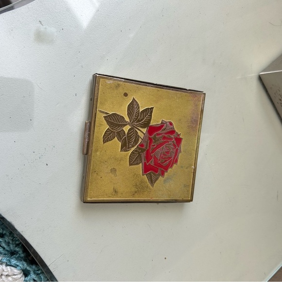 Vintage 1940 brass Red Rose Decorative Box Princess makeup mirror Case 🥰 - Picture 4 of 8
